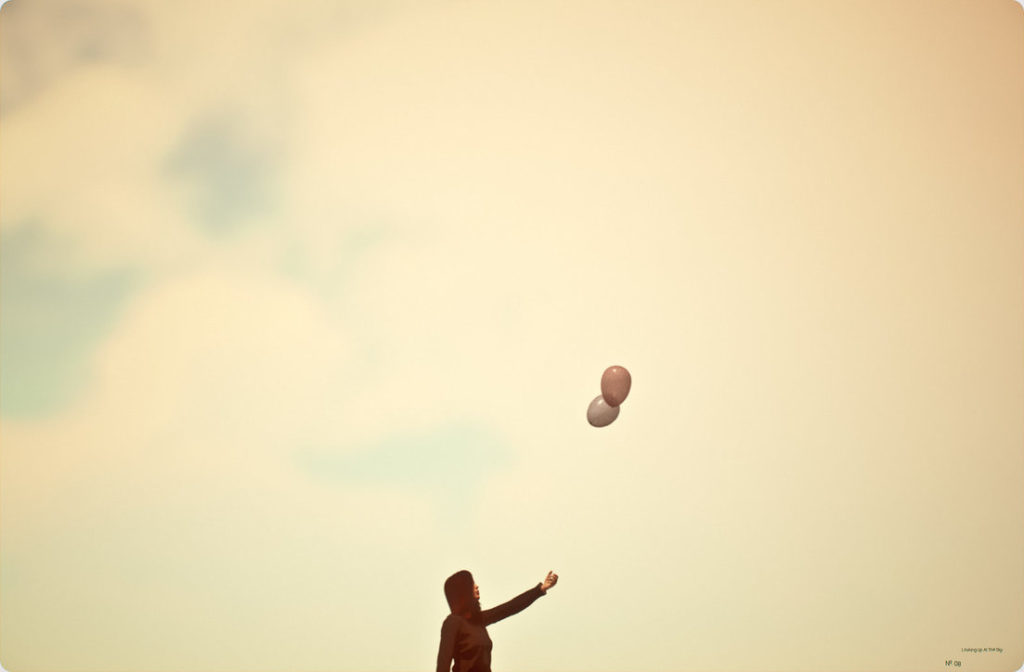 soltando globos