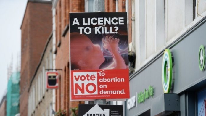 La objeción de conciencia logra limitar el aborto en hospitales de Irlanda