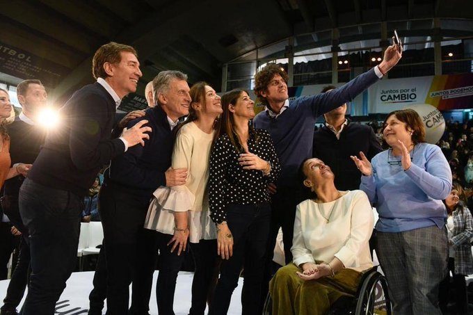 Humor negro: La selfie de Juntos por el Cambio que se viralizó entre argentinos