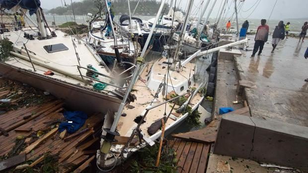 Barcos destrozados tras el paso del ciclón Pam por Vanuatu en 2015.
