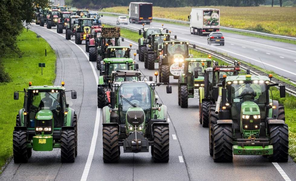 Protesta masiva de granjeros en Holanda por su mala imagen en la lucha contra cambio climático antopogénico propagado por las elites