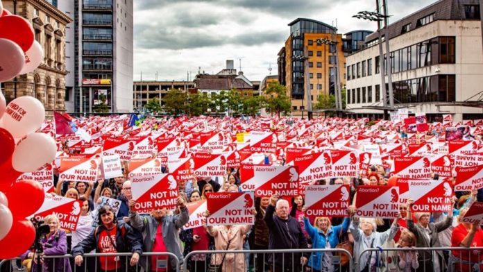 Ha fallado el último intento para evitar liberalización del aborto en Irlanda del Norte