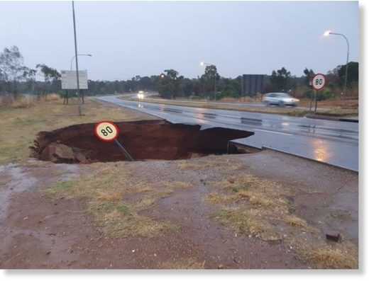 A sinkhole has developed on Snake Road in Benoni in Ekurhuleni.