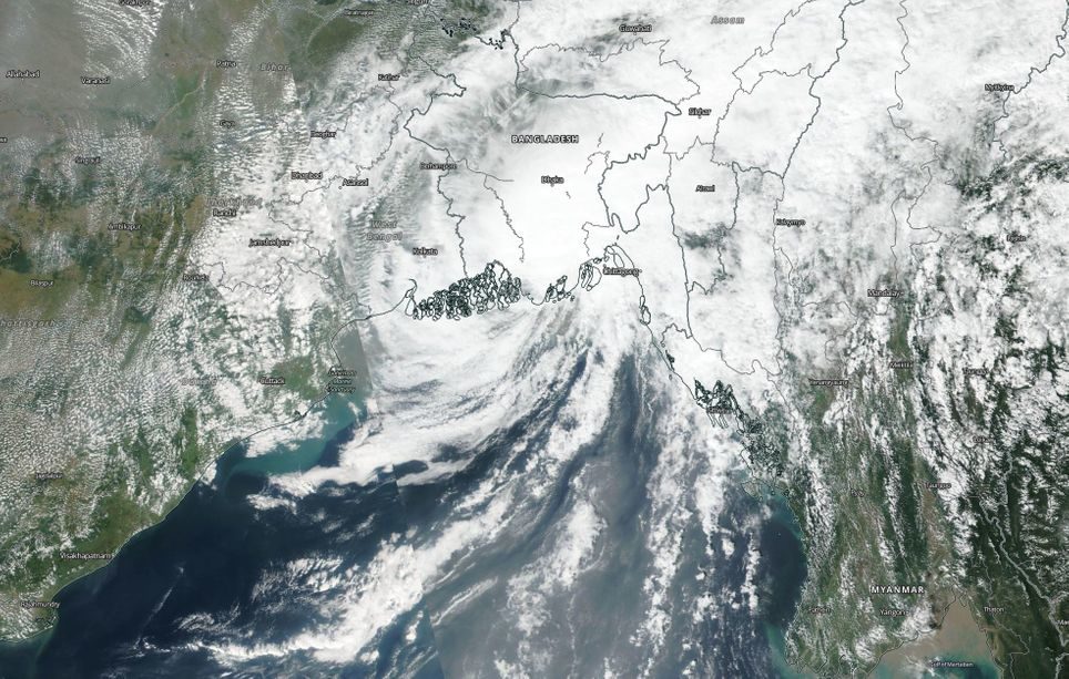 magen en verdadero color del ciclón Bulbul del día 10 de noviembre de 2019 afectando a la costa de la India y Bangladesh. NASA