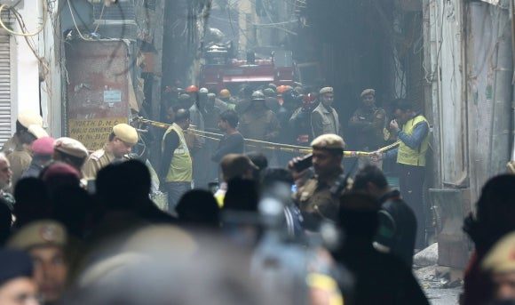Al menos 43 muertos en una fábrica ilegal en Nueva Delhi, India