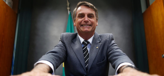 Bolsonaro cierra medio de TV