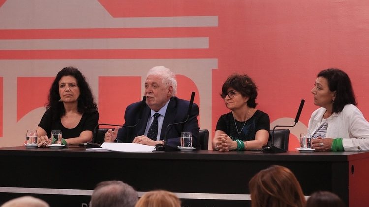 Conferencia del ministro de Salud Ginés González García