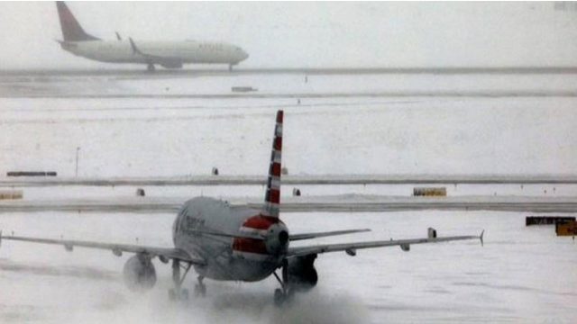 Tormenta invernal en Chicago, Estados Unidos, causa retrasos y obliga a cancelar más de 1,000 vuelos