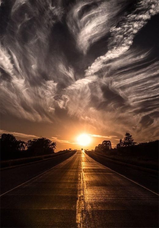 Clic para aumentar Sunset sky over Highway 30