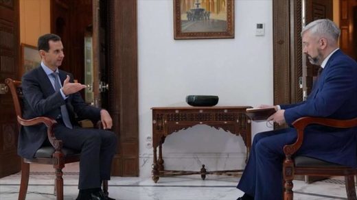 El presidente sirio, Bashar al-Asad (izda.), durante una entrevista a Russia 24.