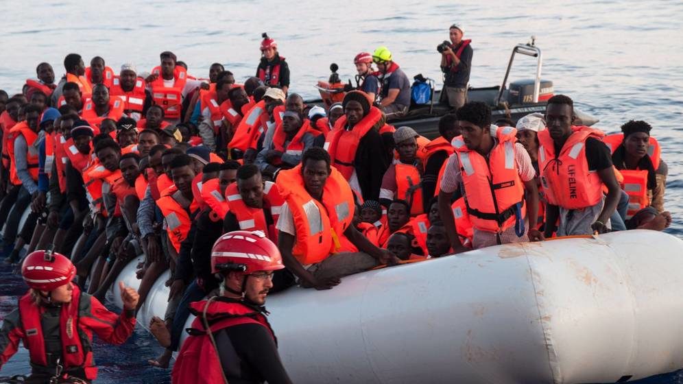 Un grupo de inmigrantes rescatados en el Mediterráneo en una imagen de archivo.