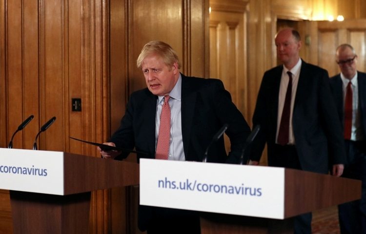 El gobierno británico de Boris Johnson sacrifica a los más vulnerables y privilegia la economía por el coronavirus