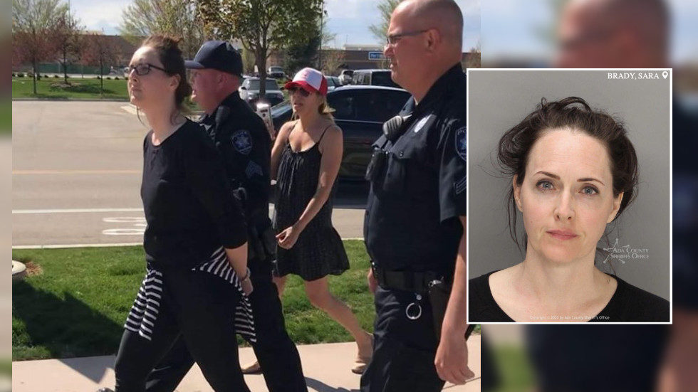 Una madre de cuatro hijos arrestada por protestar en un parque cerrado por la histeria del coronavirus en EE.UU.
