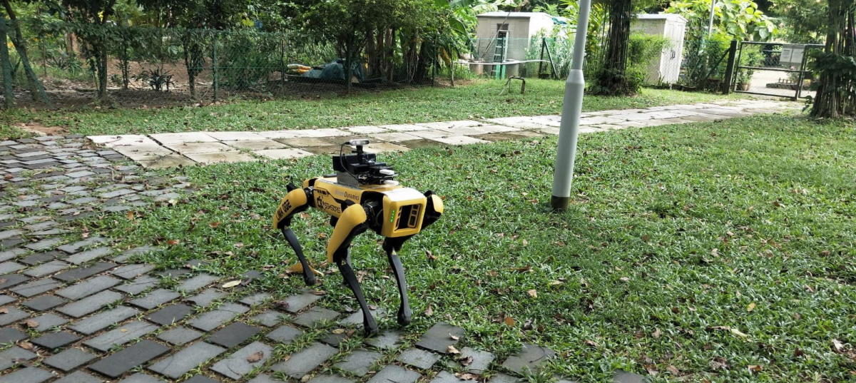 El robot que vigila parques en Singapur.
