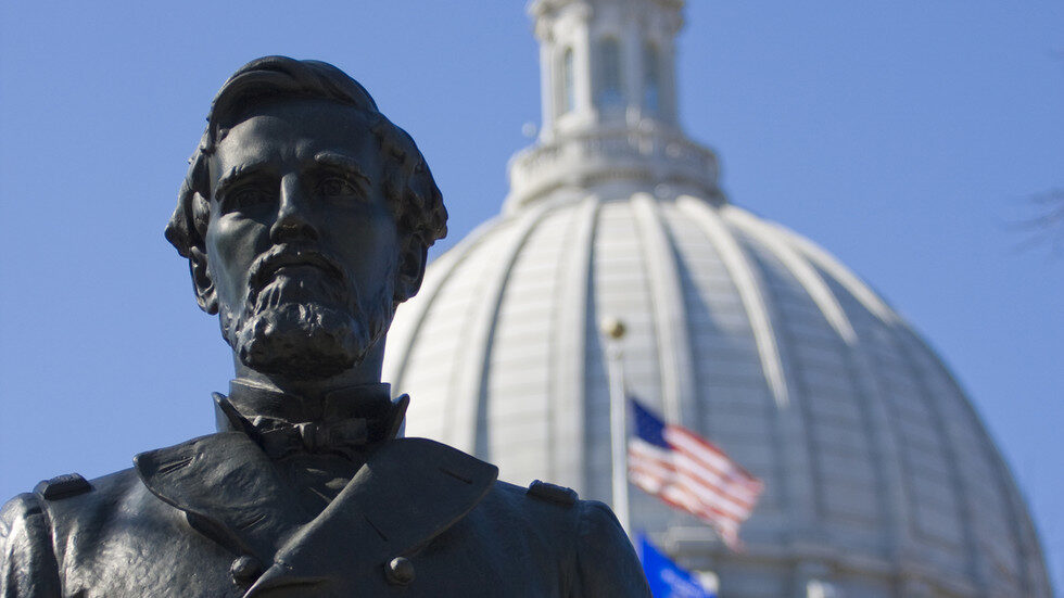 Decadencia ideológica: manifestantes contra el racismo en Wisconsin derriban la estatua de...un héroe antiesclavista,Hans Christian Heg