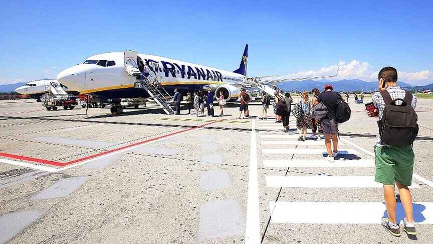 Más crisis tras el verano: las aerolíneas se preparan para despedir a decenas de miles de empleados