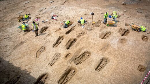 Una excavación saca a la luz 35 de 90 tumbas de una necrópolis en La Rioja, España