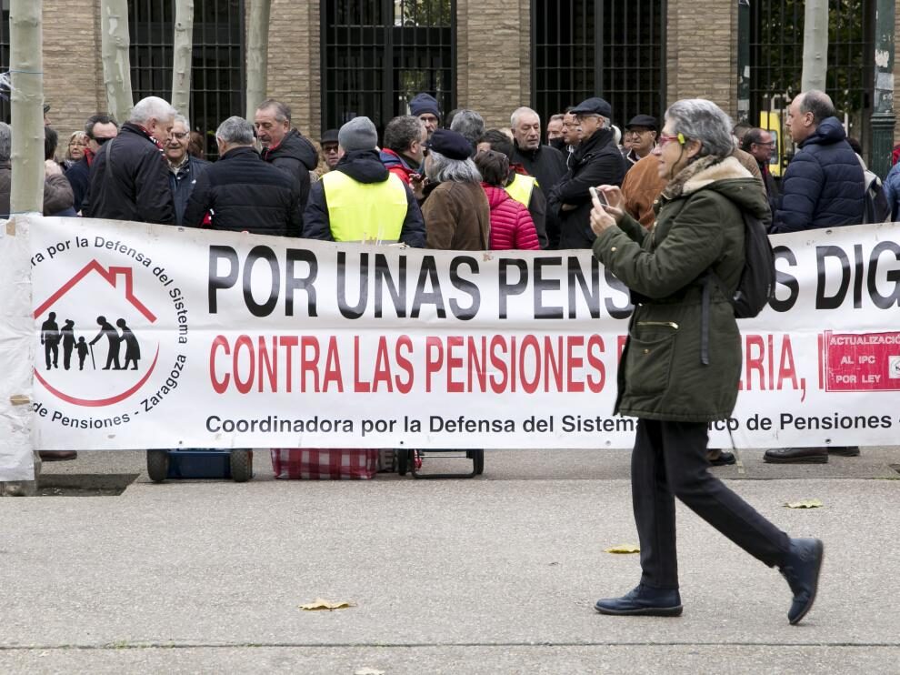 Hacia una bajada de pensiones: El Banco de España calcula que cada pensionista recibe 1,74 euros por euro aportado