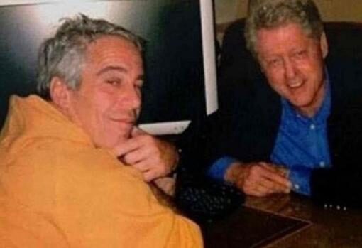 Publican fotos comprometedoras de Bill Clinton con una de las esclavas sexuales de Jeffrey Epstein