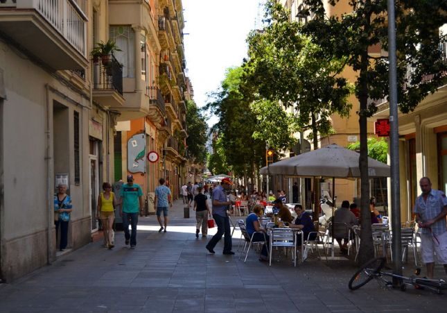 Un ladrón amputa la mano a un hombre en un trágico robo en Barcelona, España