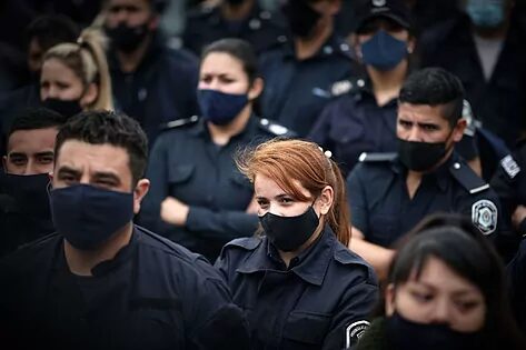 Una masiva rebelión policial pone al gobierno de Alberto Fernández y Argentina en una situación inédita