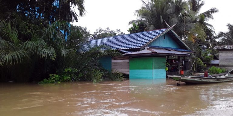 Floods in East Kotawaringin Regency, Central Kalimantan September 2020 .