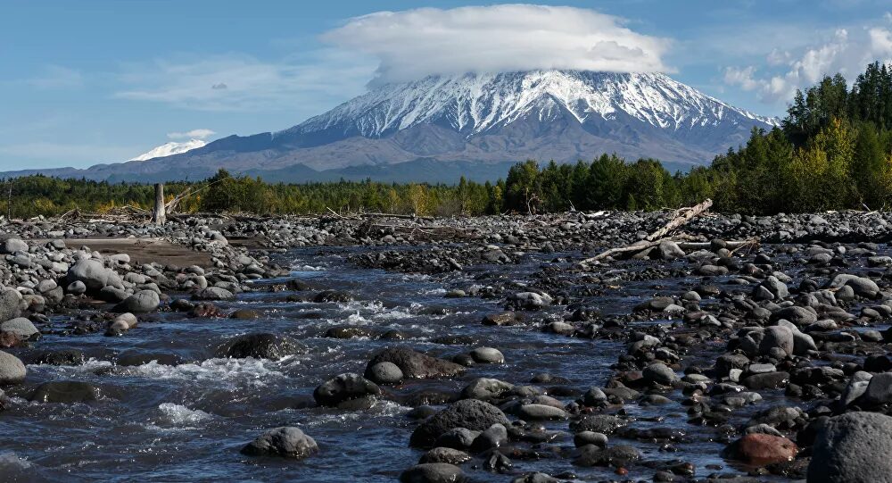 Catástrofe ambiental detectada en Kamchatka: encuentran sedimentos raros en un río que cambió de color
