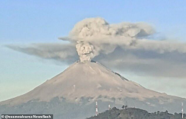 Netizens commented that the shape formed by the plume of smoke was similar to that of the ‘La Calavera Catrina’ (The Catrina Skull), the unofficial face of the ‘Day of the Dead’ festival