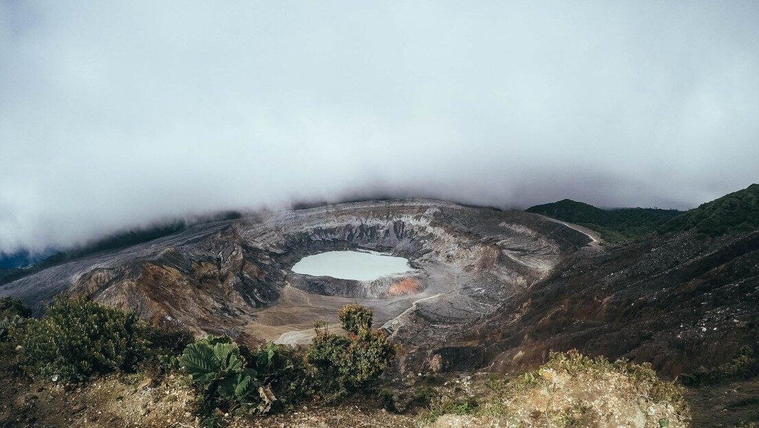 crater meteorite