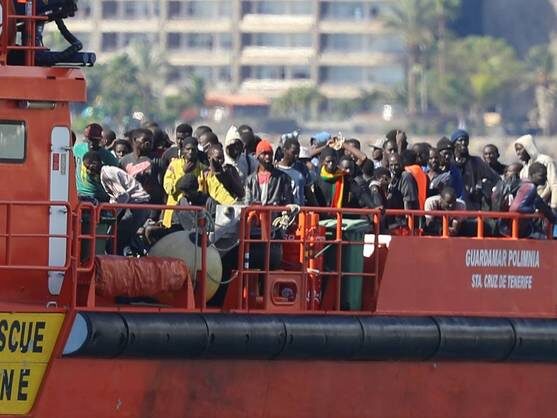 Canarias,España,más de 1.500 inmigrantes,'crisis de los cayucos'
