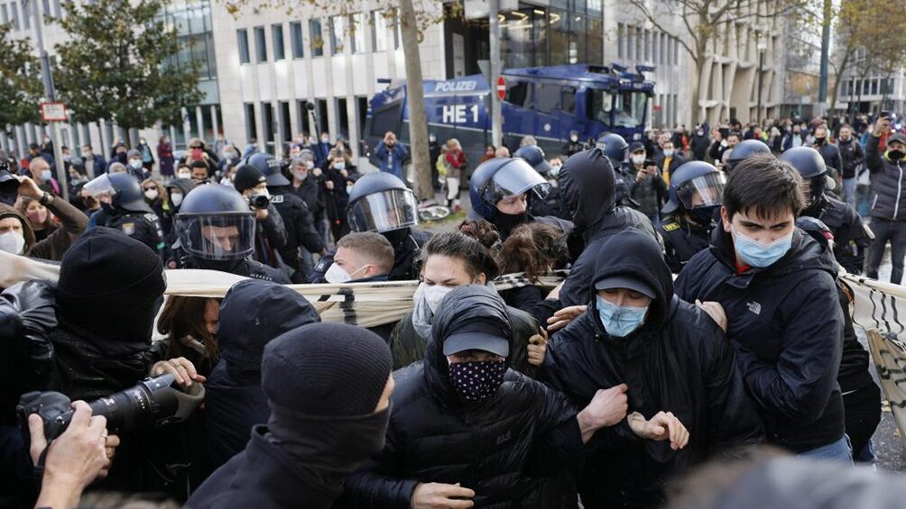 Represión en Alemania,La policía detuvo a 350 personas en marcha contra restricciones por el coronavirus