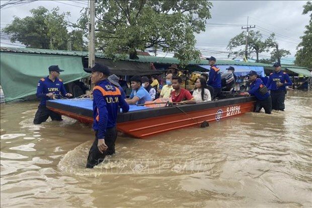Al menos 13 personas perdieron vida por las inundaciones y riadas provocadas por las intensas lluvias en la provincia de Nakhon Si Thammarat, en el sur de Tailandia