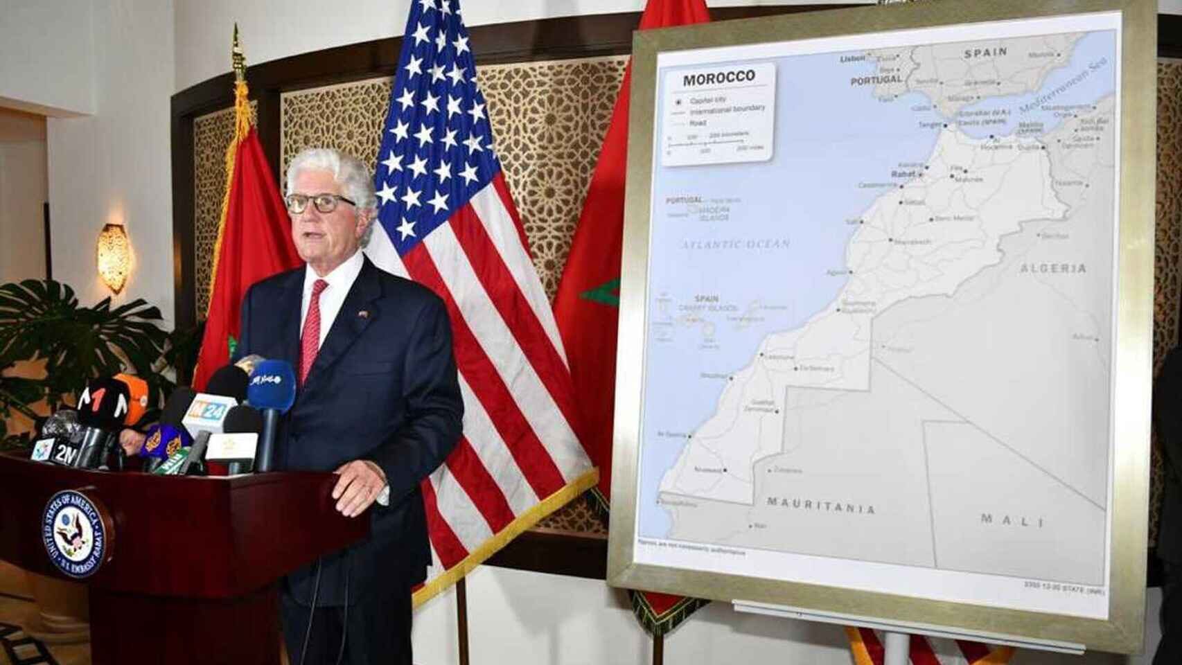 Resultados de buenas relaciones de régimenes marroquí e israelí: El embajador de EEUU regala a Mohamed VI un mapa de Marruecos con el Sáhara