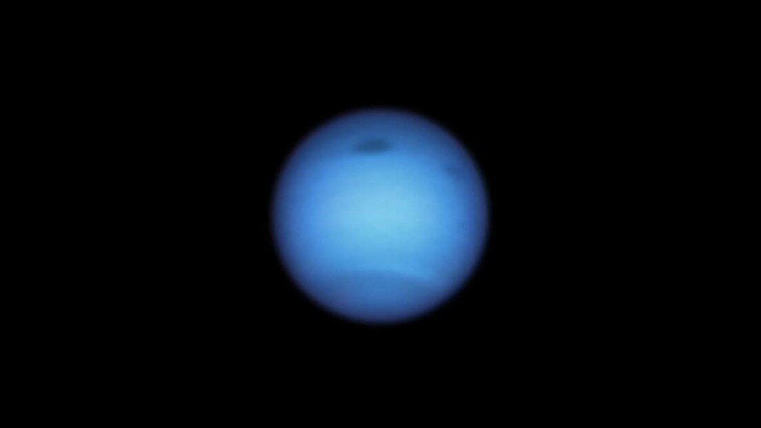 Unas extrañas manchas oscuras en la superficie de Neptuno intrigan a los científicos