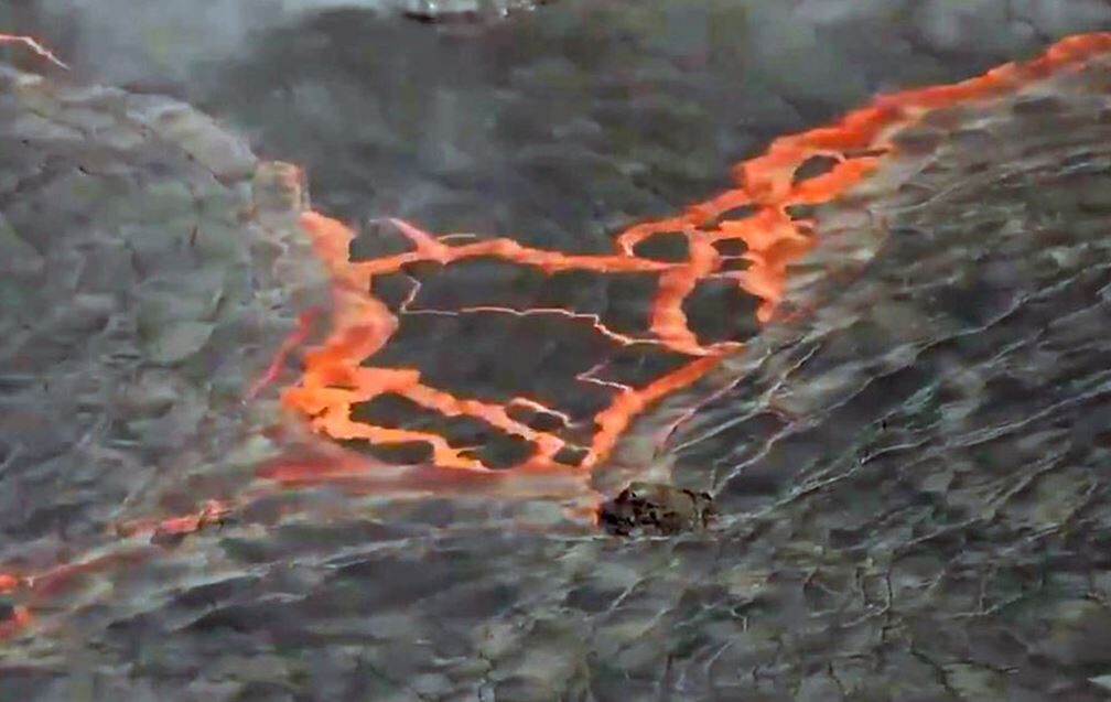 El Servicio Geológico de los Estados Unidos (USGS) compartió imágenes del lago de lava ubicado en el interior del cráter del volcán hawaiano