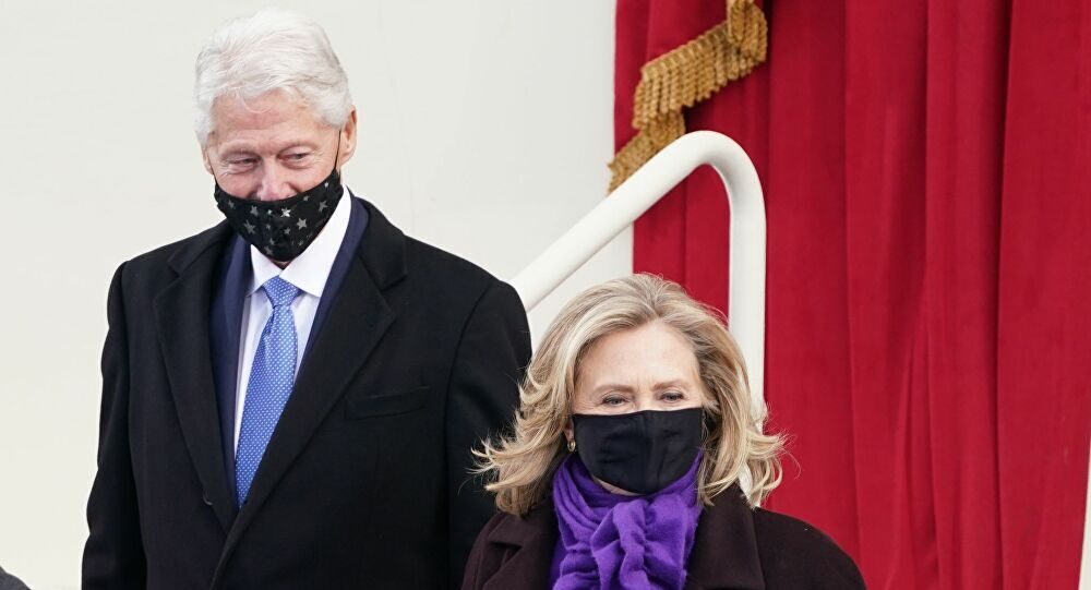 Bill Clinton se queda dormido durante el discurso de investidura de Joe Biden