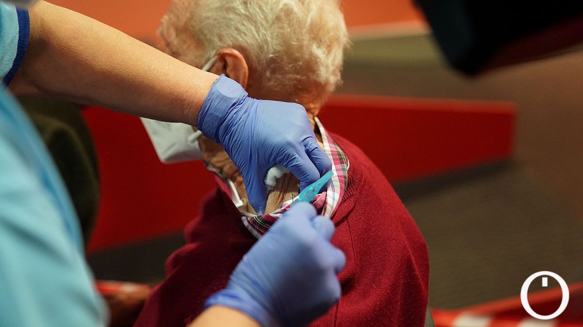 Una jueza ordena vacunar a cuatro usuarios de la residencia de Priego tras la negativa de sus familiares