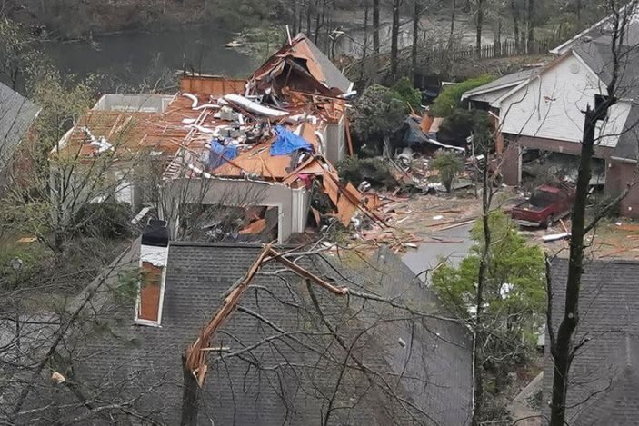 tornadoes rip through Alabama