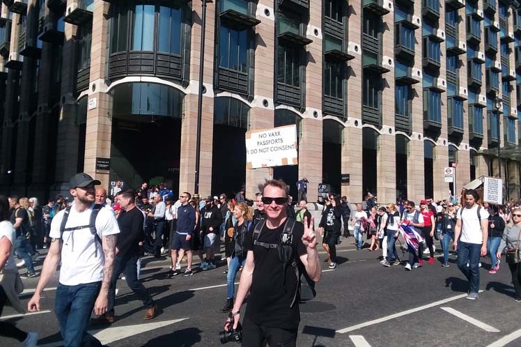 Multitudinaria,protesta,Londres,encierros,covidianos,ocultada,grandes,medios