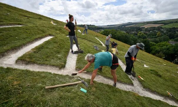 Cerne Giant
