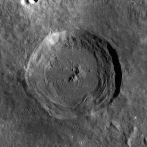 Cráter Maunder, en la cara oculta de la Luna. Mosaico de imágenes de la sonda LRO WAC.