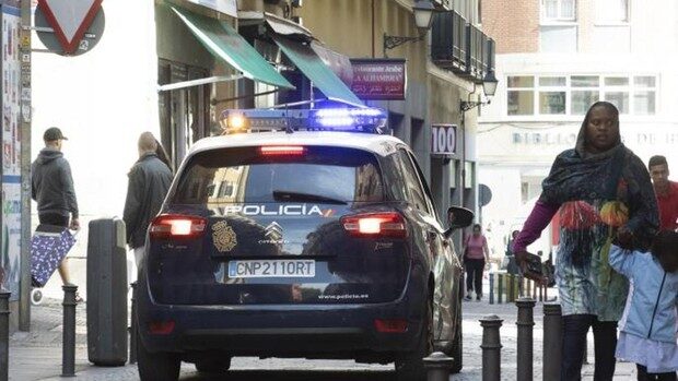 Una patrulla policial, por el centro de Madrid - DE SAN BERNARDO