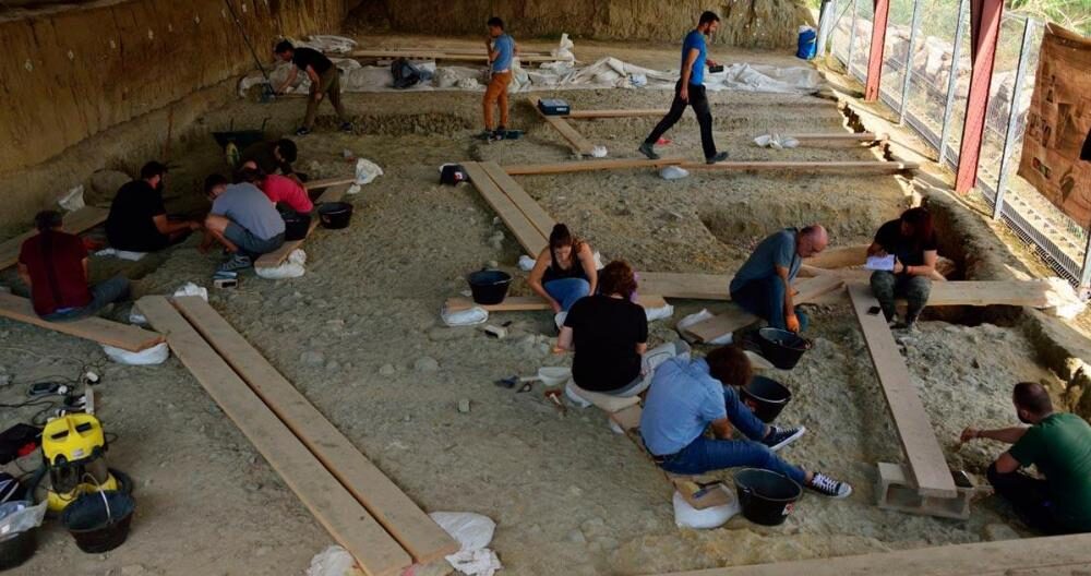 Hallan,costillas de mamut,herramientas de sílex,millón de años,yacimiento,España