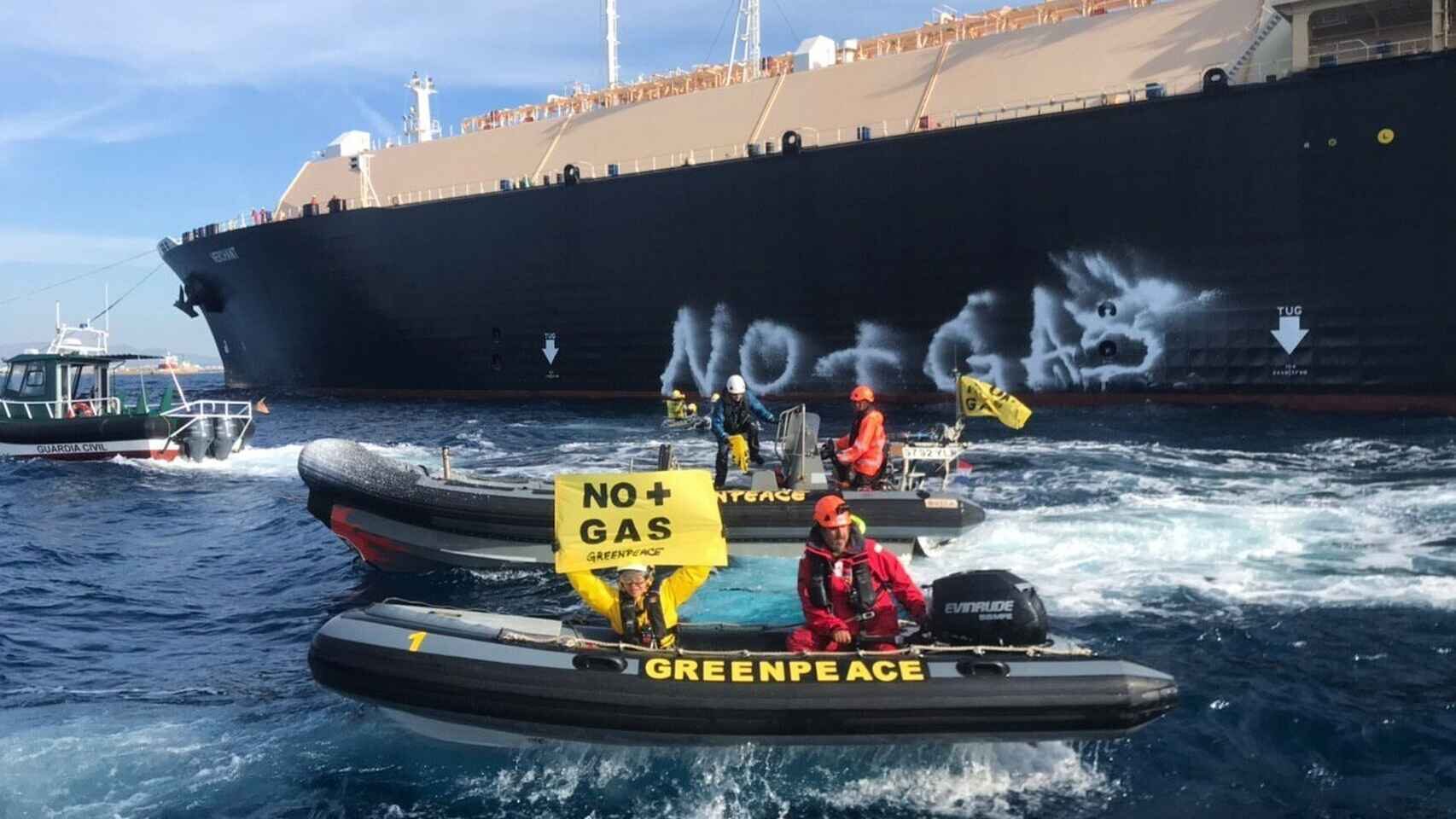 Clic para aumentar Agentes Globalistas,Greenpeace,bloquea el atraque,buque,gas,Puerto de Sagunto