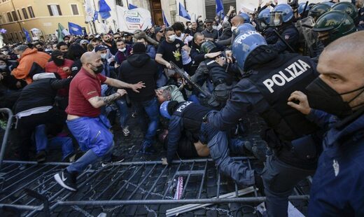 Dictadura,partidocrática,Italia,mucamos,naziglobalistas: Gobierno,Italia,prohibir,manifestaciones,calles