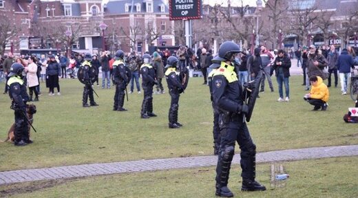 protest amsterdamn riot police