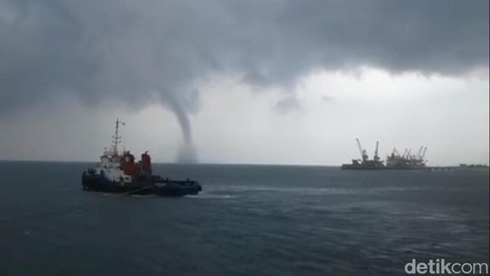 waterspout