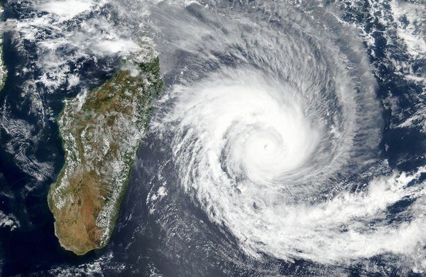 ciclón,Batsirai,6 personas,desplaza,decenas de miles,Madagascar,registran,ráfagas,146 mph