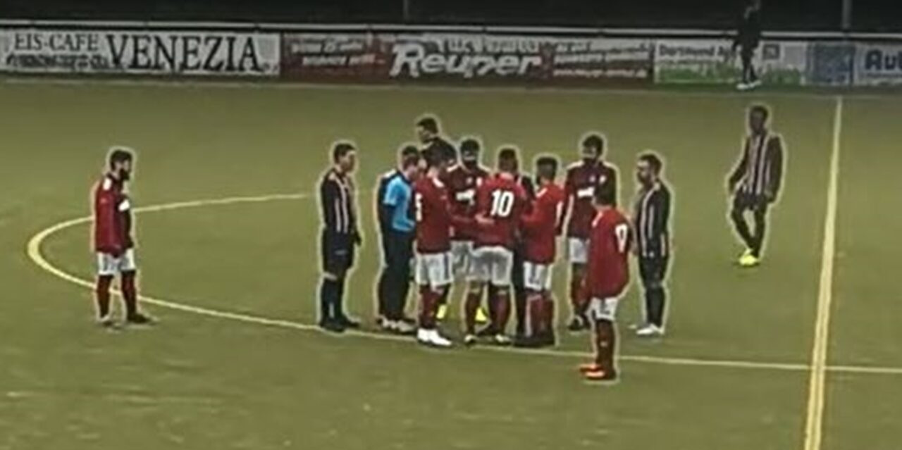 Suspendido,partido,Liga,Distrito,Dortmund,jugadores,desplomaron,repente