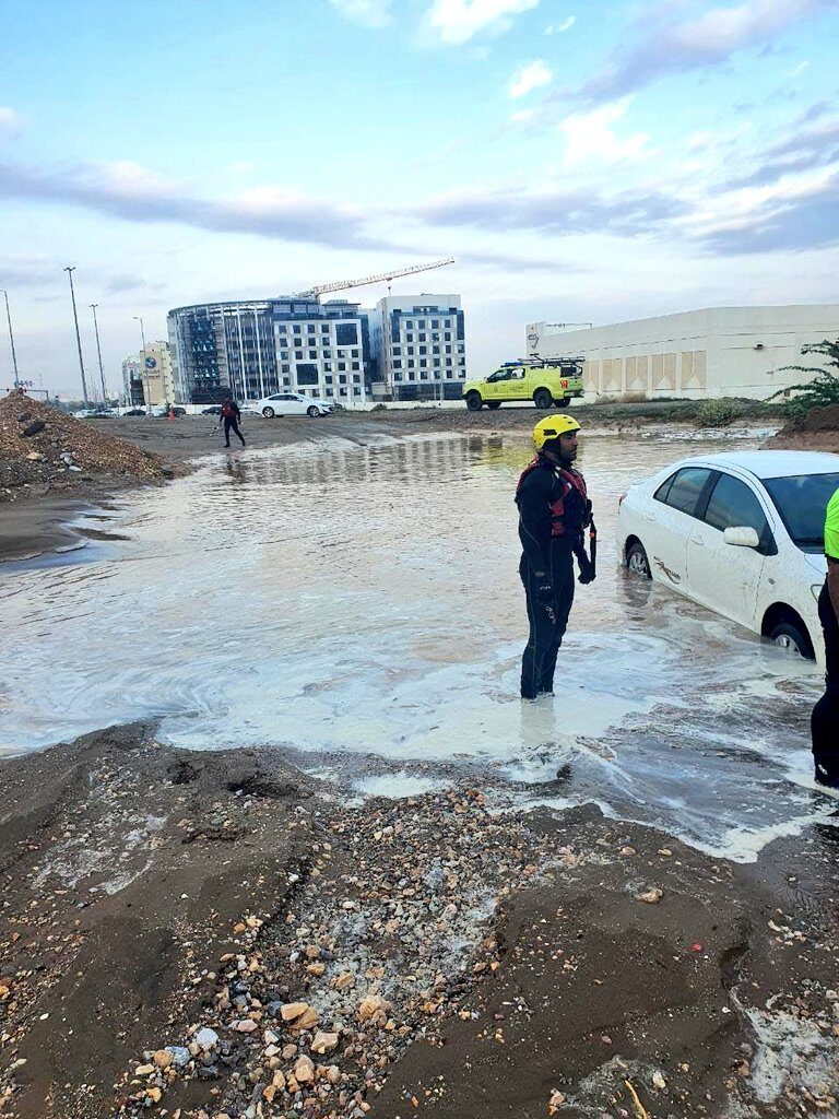 Decenas,personas,rescatadas,inundaciones,repentinas,Mascate,Omán,lluvias